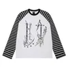 Camiseta de manga larga para hombre estilo rock retro americano, con rayas blancas y negras, mangas raglán y estampado de grafiti de guitarra, un top moderno