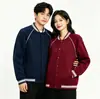 Jaqueta de Baseball Cardigan de Empresa Color Block Tendência Vintage Outono Inverno Moletom Casaco Oversized Unissex com Estampa de Logo
