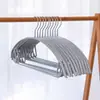 Cabides domésticos revestidos de plástico, semicirculares, que não marcam, antiderrapantes, que não caem, especializados para secar e guardar casacos e sobretudos.