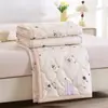Colcha de Algodón Lavado de Verano con Diseño Estampado, Adecuada para Regalos y Eventos de Empresa, Colcha Delgada Lavable a Máquina en Caja de Regalo, Se Puede Estampar con Logo