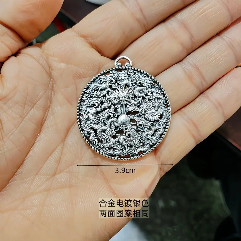 九龙戏珠银色圆牌