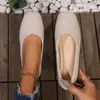 Zapatos planos cómodos con una abertura poco profunda, diseñados en un estilo europeo y americano, disponibles en tallas grandes para mujer, y en varios colores con punta cuadrada para realzar la forma de los pies. Disponible en stock