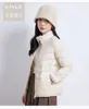 Mesmo estilo do shopping, nova jaqueta feminina curta 2026, outono e inverno, quente, de plumas de pato, leve, moderna, com gola alta