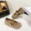 Sapatos Mary Jane de Outono 2026, estilo retrô com uma única tira, boca rasa, sapatos femininos com aumento interno de altura, sola macia, novo modelo suave