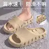 Chinelos Antiderrapantes para Banheiro Feminino 2026 Novo Modelo para Casa Indoor Antiderrapantes Secagem Rápida Sandálias de Banho para Mulheres