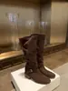 Entrega en stock de las nuevas botas largas para mujer de 2026, de 7 cm de altura, con correas cruzadas, tacones gruesos y botas de montar de tacón alto.