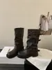 Botas marrones de caña media con suela gruesa para mujer, nuevo estilo otoño/invierno 2025, perfectas con vestidos, efecto adelgazante, botas de montar negras