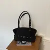 Bolsa tote camurça retrô para mulheres, nova coleção 2026, apresentando um luxuoso design em couro macio, perfeita como bolsa de ombro, bolsa de axila ou bolsa de mão versátil para o dia a dia.
