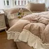 Manor Francês Outono/Inverno Conjunto de Quatro Peças em Veludo Leite Esculpido Veludo Dupla Face Veludo Coral Capa de Edredom com Renda Classe A Categoria Mãe e Bebê