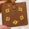 Tienda de Oro Mismo Estilo Arena Dorada Láser Calabaza Pulsera Alta Retención de Color Mariposa Brillante Joyería de Nicho Exquisita Trébol de Cuatro Hojas Mayoreo