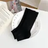Calcetines Medios JK Estilo Ballet Miu Adelgazantes con Rayas Verticales, Diseño Simple de Punta Abierta, Combinados con Chanclas y Calcetines Holgados