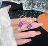 Brincos de Cristal Verde Geométricos de Luxo Leve de Alta Qualidade para Mulheres Design de Moda de Nicho Presilhas de Orelha Joias de Orelha Elegantes Versáteis Brincos Pendentes