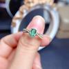 Anillo para Mujer de Oro Blanco pt950 con Drenaje Vivo, Ocho Corazones y Ocho Flechas Micro-incrustado, Imitación de Esmeralda Colombiana Natural