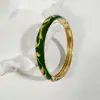 Yongge Jewelry Pulsera de Esmalte Transfronteriza Europea y Americana para Mujer Moderna Colorida Geométrica Rayada de Puntos Filigrana con Borde Dorado Accesorio de Mano