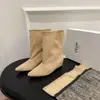 Botas de Veludo com Salto Interno de 6cm, Bico Fino, Cano Médio, Femininas 2026 Nova Moda Versátil Emagrecedoras Dobráveis para Panturrilha Larga Moda Botas de Cano Curto