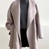 Novo Estilo Outono e Inverno 2026 Casaco de Lã Grosso de Comprimento Médio Estilo Hepburn para Mulheres Baixas
