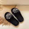 Chinelos de Tira Única com Fogos de Artifício de Strass Pantufas de Pelo Chinelos de Algodão para Exterior Femininos Moda Celebridade da Internet Pelúcia Cor Sólida Temporada de Outono e Inverno