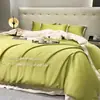Juego de ropa de cama de cuatro piezas de seda helada lavada de alta gama con bordado, tacto lujoso, funda de edredón de verano, sábana bajera, juego de tres piezas para cama individual