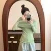 Blusa de Tricô Azul Manga Longa Estilo Francês Ombro a Ombro Feminina Nova Coleção Outono Inverno Ajuste ao Corpo Valoriza o Corpo Blusa de Ombro a Ombro