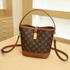 Bolso de mano con estampado clásico al por mayor, de gran capacidad, estilo transfronterizo europeo y americano, bolso bandolera informal de alta gama para mujer.