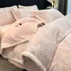 Juego de Cuatro Piezas de Leche Polar Tallada Engrosada Invierno Más Terciopelo Borde Envuelto Funda Nórdica Sábana de Franela Juego de Tres Piezas Ropa de Cama