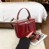 Bolsa Nova de Mão Retrô de Nicho da Primavera Bolsa Caixa Moda Tendência Europeia e Americana Pequena Quadrada para Ombro Transversal