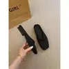 Sandálias Fechadas Respiráveis de Tecido de Linho com Salto Bloco Quadrado para Mulheres 2026 Novo Estilo Coreano Nicho Casual Férias Meia-Pantufa