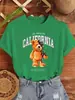 Camiseta Feminina Mecânica Urso Estampa de Letras da Califórnia Casual Solta Algodão Roupas de Rua Verão Xadrez Manga Curta