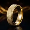 Anillo de acero de titanio con diseño de rayas de arena a presión para hombre, estilo japonés y coreano, de nueva moda transfronteriza entre Europa y Estados Unidos.