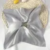 Pañuelo Cuadrado Doble Cara de Seda Personalizado del Fabricante, Lazo para el Cabello con Tela de Satén con Caída, Scrunchie Cuadrado, Lazo para el Cabello de Molino de Viento