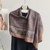 2025 Nuevo Bufanda de Algodón y Lino con Bloques de Color Sencillos Letra Om Estilo Coreano de Moda para Viaje Protector Solar de Gasa