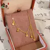 Tienda de Oro Mismo Estilo Chapado en Oro Escama de Dragón Brillante Estrella de Cinco Puntas Cadena para Clavícula de Lujo Ligero de Gama Alta con Borla de Río