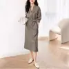 Vestido de Temperamento para el Trabajo Estilo 2026 Otoño Nuevo Cuello en V Ceñido a la Cintura Adelgazante Manga Larga Vestido Camisa Mujer
