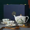 Xícara de Água Requintada de Porcelana de Ossos de Alta Qualidade Estilo Europeu Conjunto de Xícara e Pires de Café de Luxo Leve para Uso Doméstico em uma Delicada Caixa de Presente