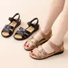 Sandalias de Mamá para Mujer, Sandalias de Cuña Cómodas Antideslizantes de Suela Suave para Verano para Mujeres de Mediana Edad y Mayores, Sandalias de Moda de Abuela Nuevo Modelo 2026