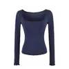 Camiseta sexy estilo americano de corte bajo con cuello en U grande para mujer con bolsillos de parche, costuras densas, corte ajustado, manga larga, top de base de manga larga de longitud corta