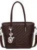 Bolso pequeño de alta gama con patrón tejido de nicho para mujer, nuevo bolso cruzado versátil de moda 2026, bolso tipo cubo de mano estilo ins