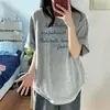 Camiseta de Algodão Puro Estilo Retrô Americano Manga Curta para Mulheres, Novo Estilo 2026, Caimento Normal nos Ombros, Estampa de Letras da Marca Tendência, Blusa Solta e Casual de Meia Manga