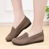 Sapatos de Tela Femininos 2025 Verão Novo Estilo Solado Macio Boca Rasa Slip-On Preguiçosos Casuais Sapatos de Tela Respirável Sapatos para Mãe