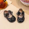 Zapatos de Baile para Niñas Lunares Encaje Zapatos Pequeños de Cuero 2026 Otoño Nuevo Estilo Niña Moño Retro Princesa Planos Modernos