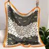 Pañuelo para la cabeza de seda sintética 70x 70cm Letra Bufanda simple para viajar Bufanda cuadrada Chal de moda para mujer Bufanda de lujo ligero