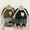 Roupas Infantis Primavera e Outono Meninos Tie-Dye Color-Blocking 2025 Bolso Jeans Calça Longa Manga Longa Conjunto de Duas Peças Atacado