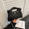 Bolso pequeño acolchado con cadena para pedidos extranjeros para mujer 2026 Nuevo de verano Versátil Bolso de hombro cruzado de moda Súper popular Bolso de mano