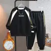 Procesamiento Personalizado del Nuevo Conjunto de Sudadera Casual de Moda con Forro Polar de Cuello Redondo, Conjunto Grueso de Dos Piezas, Tendencia Otoño e Invierno 2026