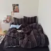 Juego de cuatro piezas de terciopelo de leche a rayas de invierno, que incluye una funda de edredón gruesa de forro polar coral de doble cara antiestática, sábana y juego de ropa de cama de tres piezas
