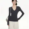 Suéter de punto versátil de manga larga con cuello en V estilo coreano para mujer, nuevo top suéter de capa base ajustado otoño e invierno 2026