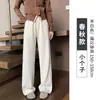 Pantalones de pierna ancha marrones para mujer, principios de otoño 2026, forrados de polar, cálidos, para figuras petite, felpa de cordero de chenilla, pantalones largos casuales estilo banana