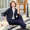 Nueva colección de otoño de conjuntos deportivos para mujeres de mediana edad y mayores, con tops y pantalones de moda, perfectos para el uso casual en primavera y otoño