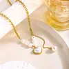 Joias Luxuosas e Elegantes, Pulseira Europeia e Americana de Aço Titânio com Pérolas Irregulares, Corrente Mista, Concha Branca, Pingente Redondo Oco Cravejado de Strass
