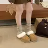 Nuevas y modernas pantuflas de invierno para mujer 2026 con ribete de pelo, forro de felpa, suela gruesa, cálidas y diseñadas para usar en exteriores